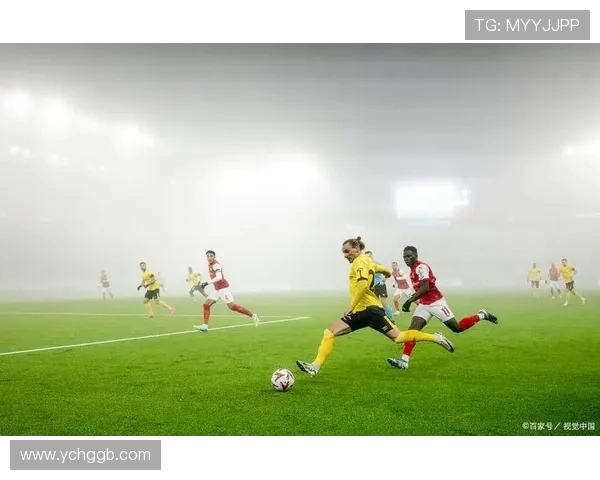 足球比赛中的球场气候与战术调整